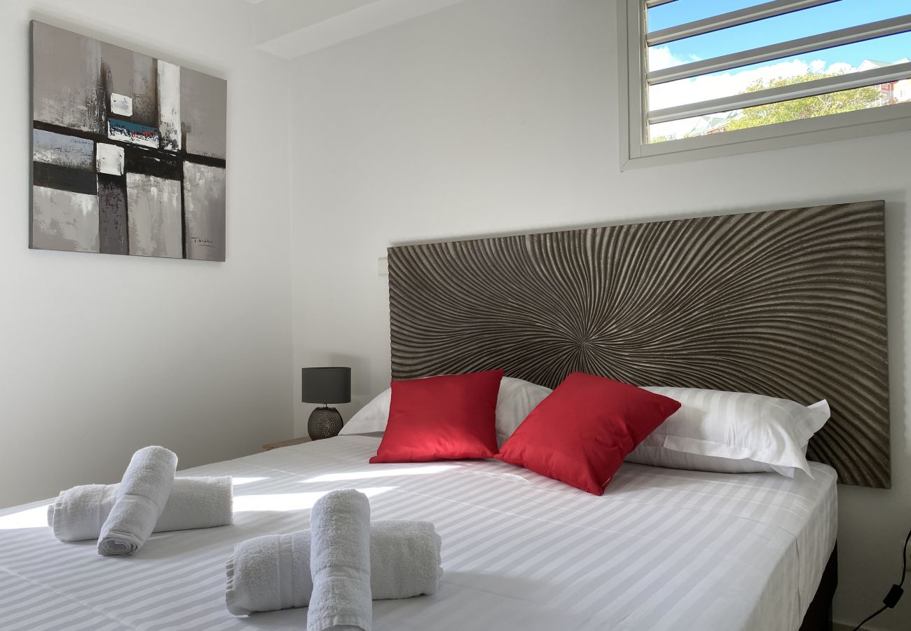 Apartment in Les Trois-Ilets - Kalypsa, 4 pers, standing, vue mer, plage