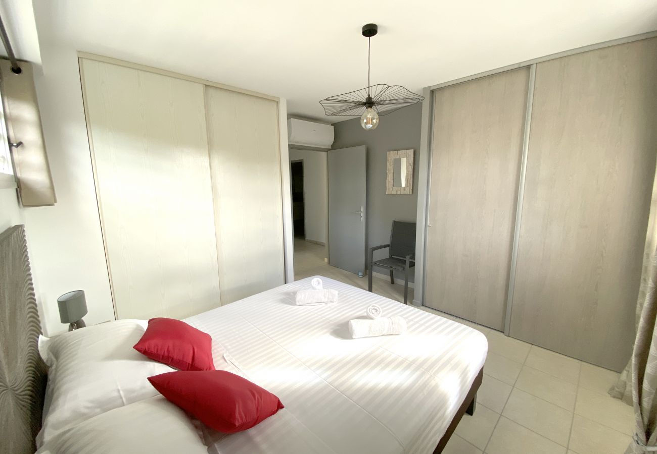 Apartment in Les Trois-Ilets - Kalypsa, 4 pers, standing, vue mer, plage