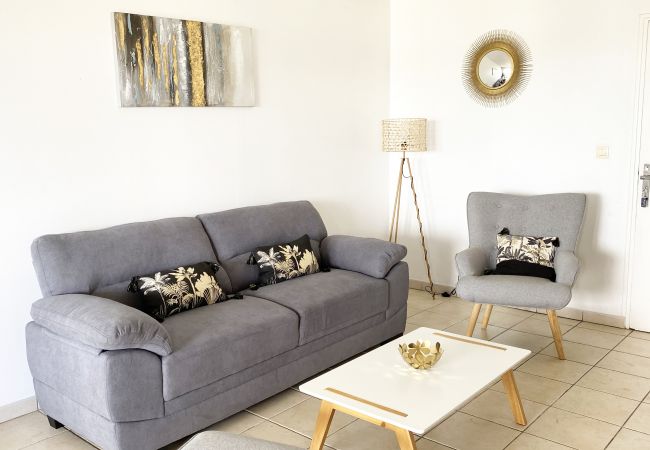 Apartment in Les Trois-Ilets - Ti Bonheur, 4 pers, vue mer, spacieux Apartment in Les Trois-Ilets - Ti Bonheur, 4 pers, vue mer, spacieux