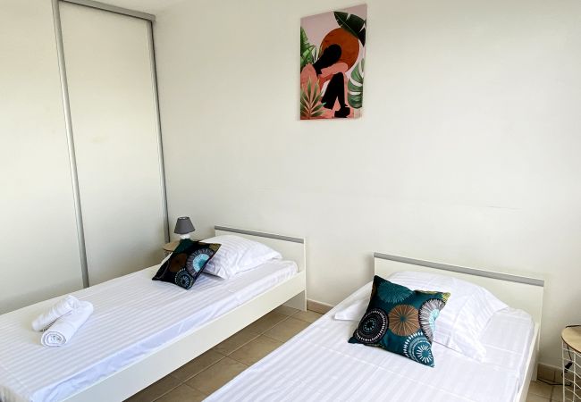 Apartment in Les Trois-Ilets - Ti Bonheur, 4 pers, vue mer, spacieux Apartment in Les Trois-Ilets - Ti Bonheur, 4 pers, vue mer, spacieux