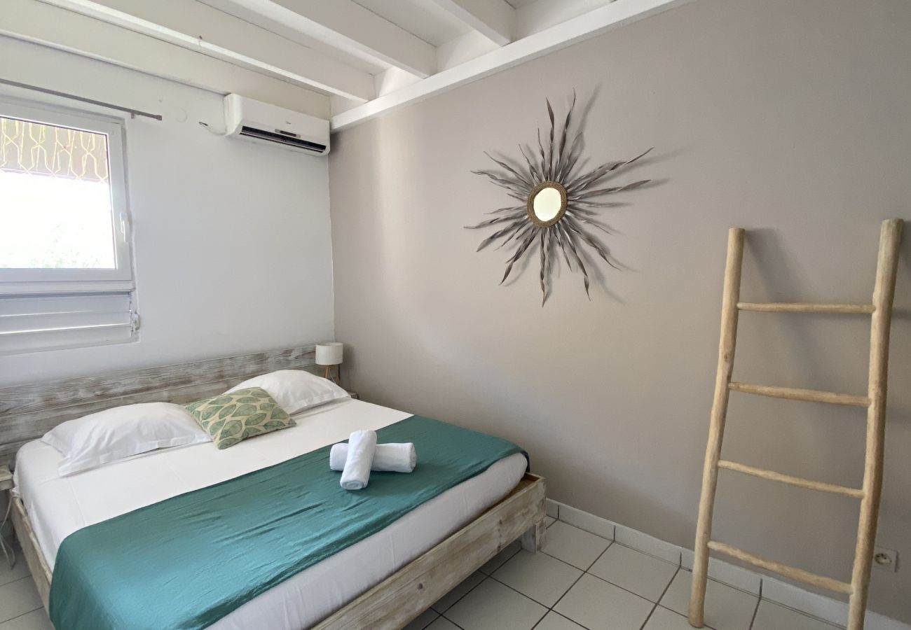 Apartment in Les Trois-Ilets - Ti Caraïbes, 4 pers, piscine, vue mer