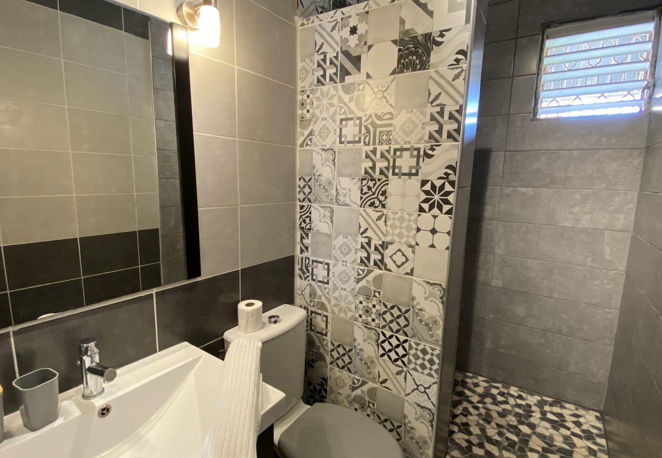 Apartment in Les Trois-Ilets - Ti Caraïbes, 4 pers, piscine, vue mer