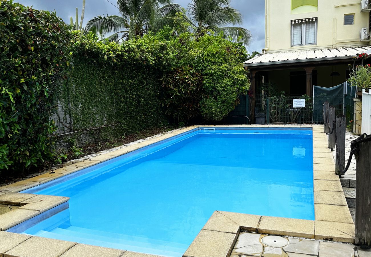 Apartment in Les Trois-Ilets - Pren Plési, 4 pers, rénové, calme, vue mer