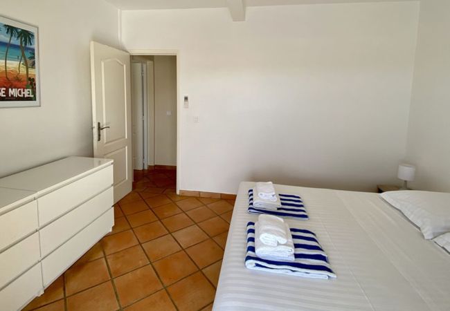 Villa à Les Trois-Ilets - Ti Paradi, villa 12 pers, 2 piscines, vue golf mer Villa à Les Trois-Ilets - Ti Paradi, villa 12 pers, 2 piscines, vue golf mer