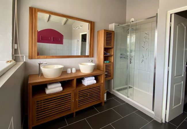 Villa à Les Trois-Ilets - Ti Paradi, villa 12 pers, 2 piscines, vue golf mer Villa à Les Trois-Ilets - Ti Paradi, villa 12 pers, 2 piscines, vue golf mer