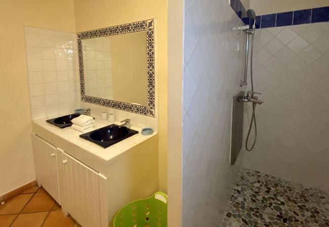 Villa à Les Trois-Ilets - Ti Paradi, villa 12 pers, 2 piscines, vue golf mer Villa à Les Trois-Ilets - Ti Paradi, villa 12 pers, 2 piscines, vue golf mer